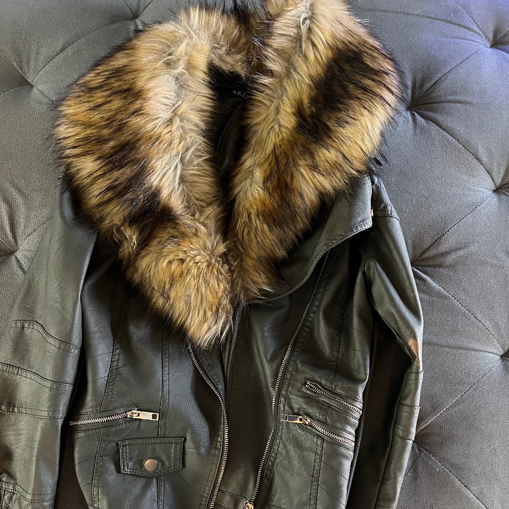 Dark green akira leather jacket with removable fur